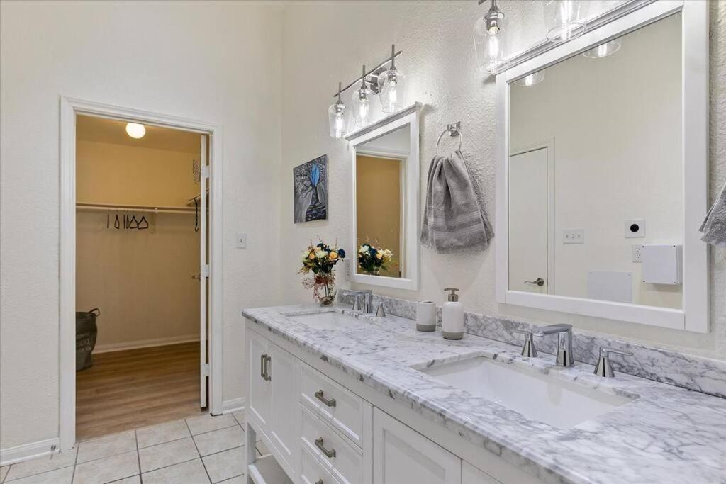 Lucky House - Tranquility In The Middle Of Houston - Tv In Every Room - 300 M2 Eksteriør billede